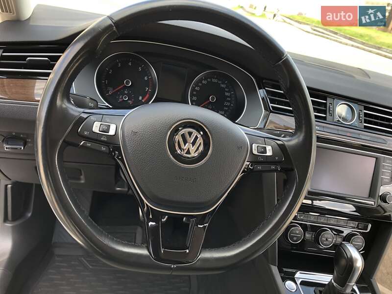 Седан Volkswagen Passat 2016 в Киеве