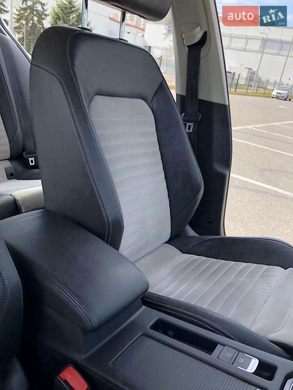 Седан Volkswagen Passat 2016 в Киеве