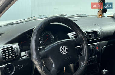 Універсал Volkswagen Passat 1998 в 