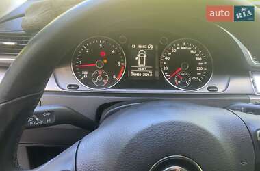 Універсал Volkswagen Passat 2012 в Житомирі