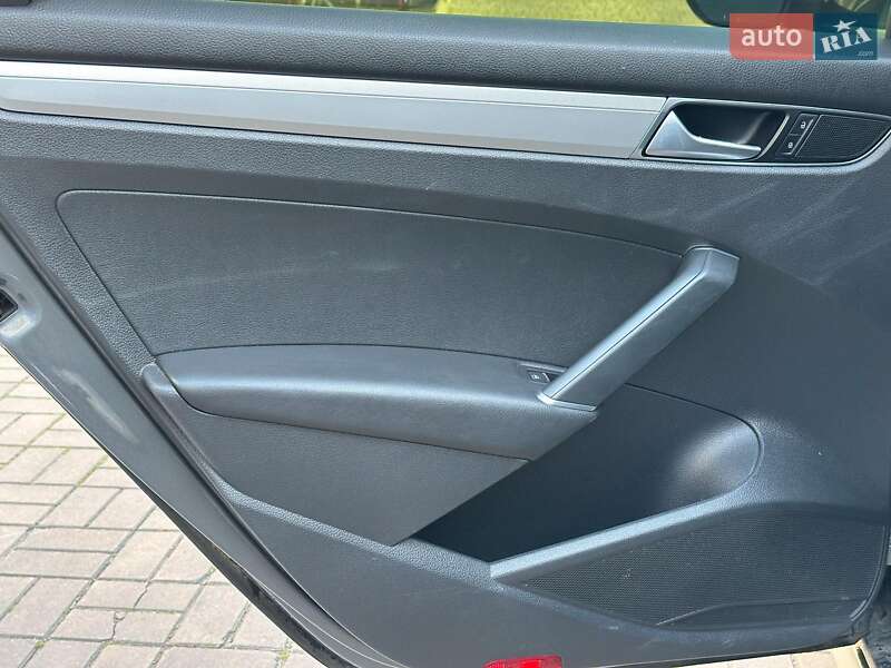Седан Volkswagen Passat 2016 в Одесі