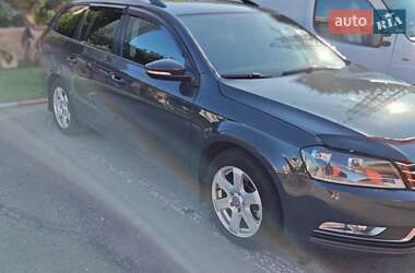 Універсал Volkswagen Passat 2012 в 