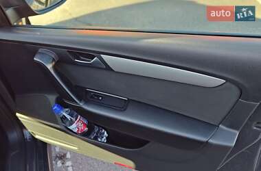 Універсал Volkswagen Passat 2012 в 