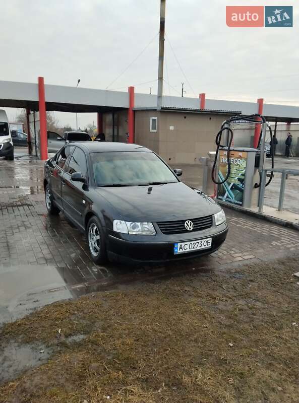 Седан Volkswagen Passat 1999 в Нововолынске