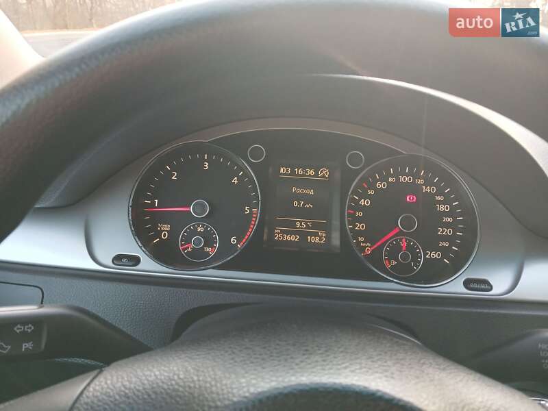 Универсал Volkswagen Passat 2011 в Бродах