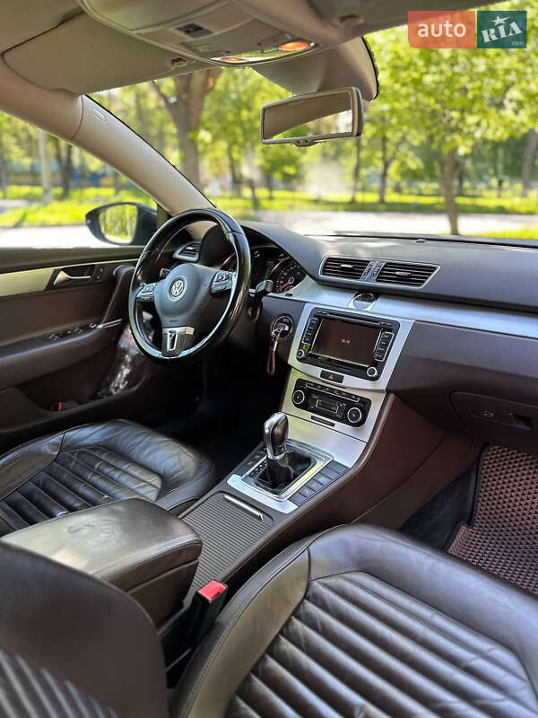 Универсал Volkswagen Passat 2011 в Калуше