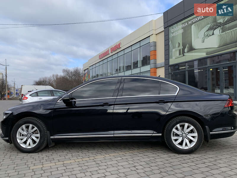 Седан Volkswagen Passat 2017 в Хмельницькому