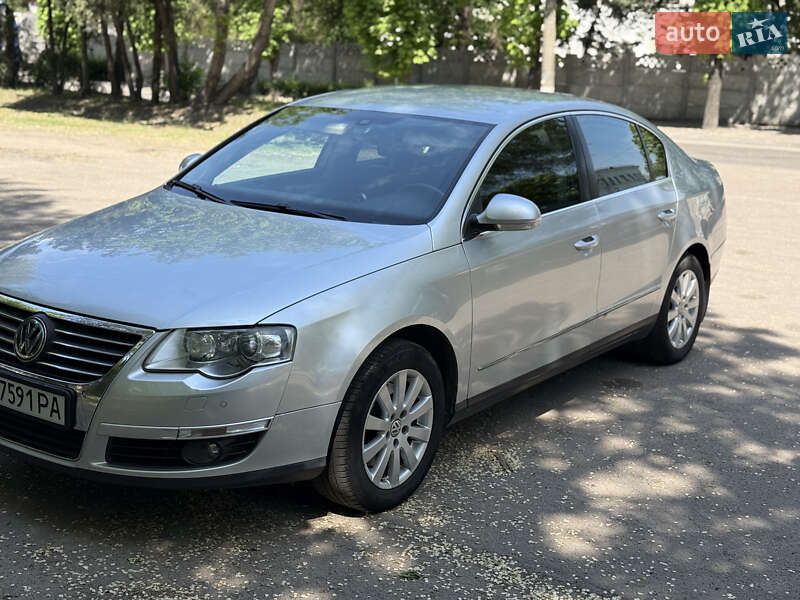 Седан Volkswagen Passat 2010 в Каменском