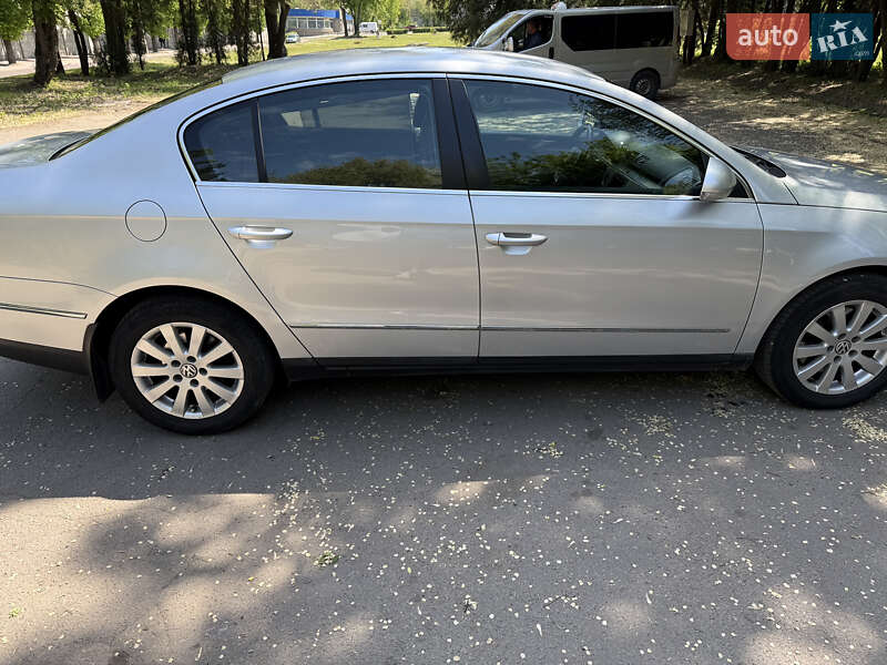 Седан Volkswagen Passat 2010 в Каменском