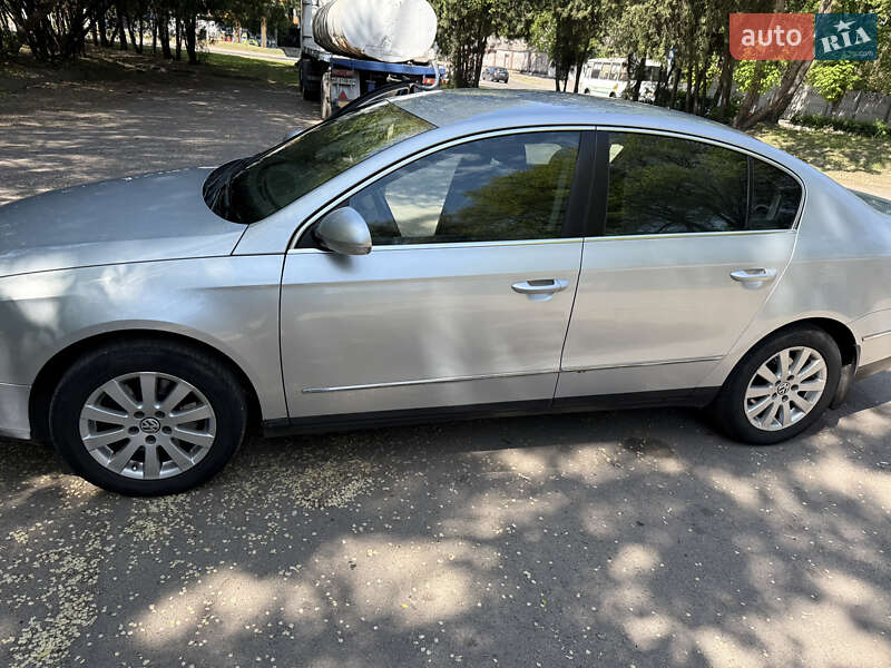 Седан Volkswagen Passat 2010 в Каменском