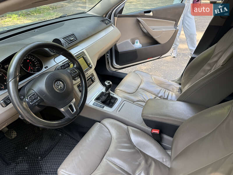 Седан Volkswagen Passat 2010 в Каменском