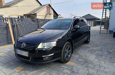 Универсал Volkswagen Passat 2010 в Остроге
