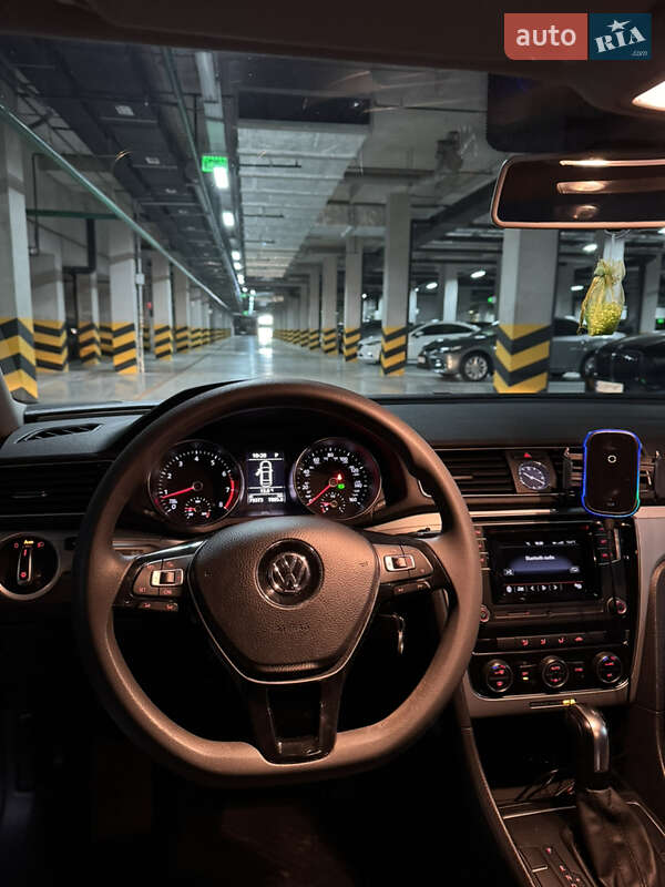 Седан Volkswagen Passat 2015 в Киеве