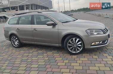 Універсал Volkswagen Passat 2012 в 
