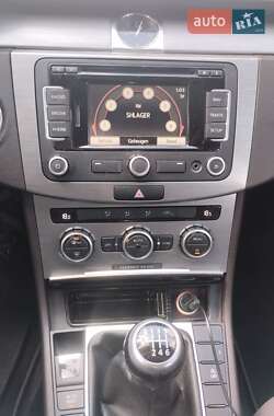 Універсал Volkswagen Passat 2012 в 