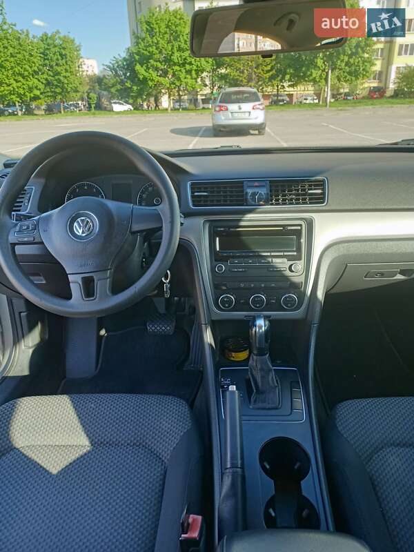 Седан Volkswagen Passat 2012 в Ивано-Франковске