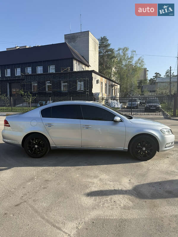Седан Volkswagen Passat 2013 в Ирпене
