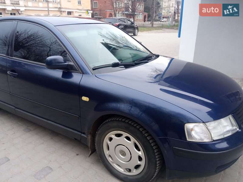 Седан Volkswagen Passat 1999 в Бориславе