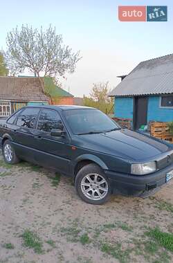 Седан Volkswagen Passat 1993 в Краснокутську