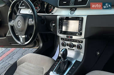 Універсал Volkswagen Passat 2012 в 