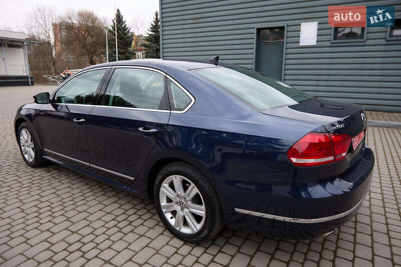 Седан Volkswagen Passat 2014 в Ивано-Франковске