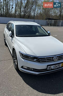 Универсал Volkswagen Passat 2016 в Киеве