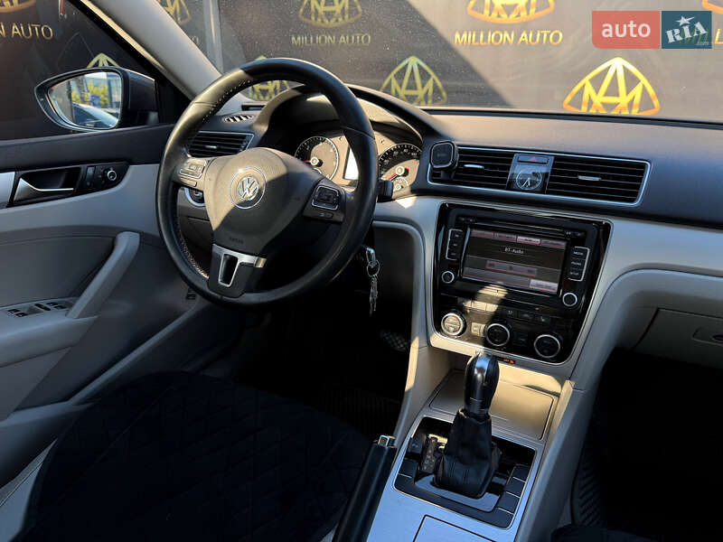 Седан Volkswagen Passat 2012 в Києві