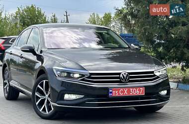 Седан Volkswagen Passat 2022 в 