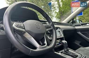 Седан Volkswagen Passat 2022 в 