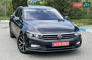 Седан Volkswagen Passat 2022 в 
