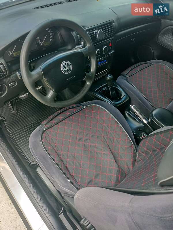 Седан Volkswagen Passat 1997 в Делятине