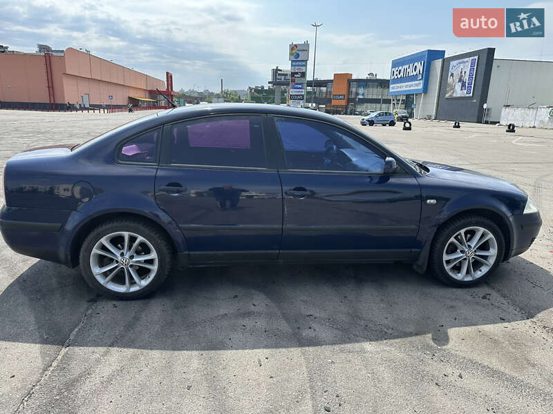 Седан Volkswagen Passat 2003 в Києві