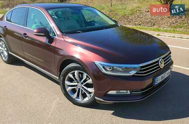 Седан Volkswagen Passat 2015 в Киеве