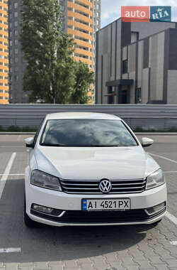 Седан Volkswagen Passat 2012 в Киеве