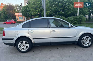Седан Volkswagen Passat 2000 в 
