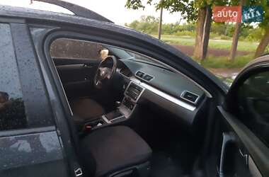 Універсал Volkswagen Passat 2011 в 
