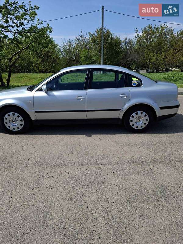 Седан Volkswagen Passat 2001 в Черкасах