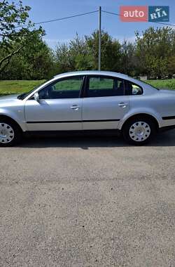 Седан Volkswagen Passat 2001 в 