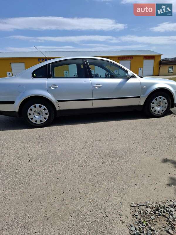 Седан Volkswagen Passat 2001 в Черкасах