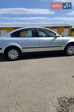 Седан Volkswagen Passat 2001 в 