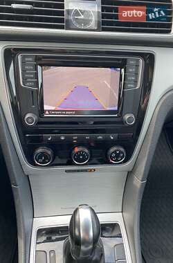 Седан Volkswagen Passat 2012 в 