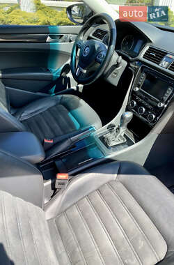 Седан Volkswagen Passat 2011 в 