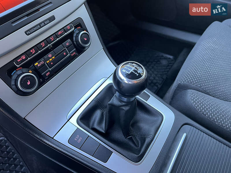 Универсал Volkswagen Passat 2010 в Львове