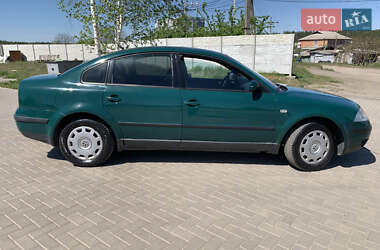 Седан Volkswagen Passat 2001 в 