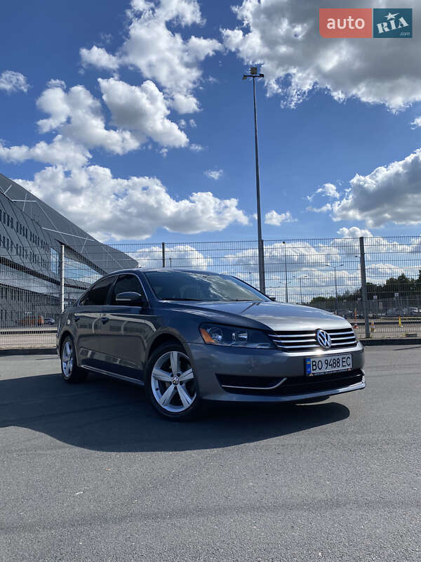 Седан Volkswagen Passat 2012 в Львове