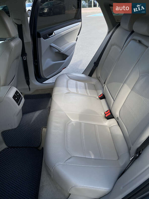 Седан Volkswagen Passat 2012 в Львове