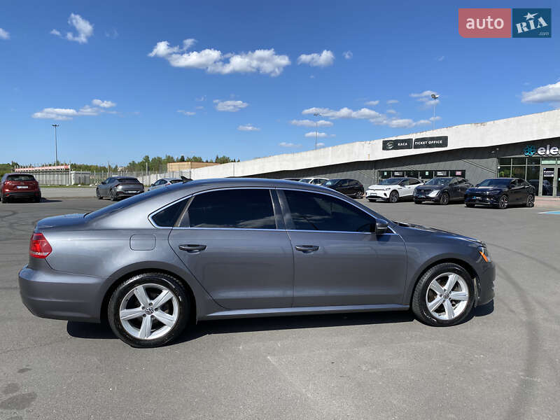 Седан Volkswagen Passat 2012 в Львове