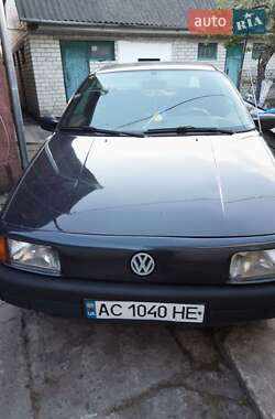 Седан Volkswagen Passat 1992 в Турійську