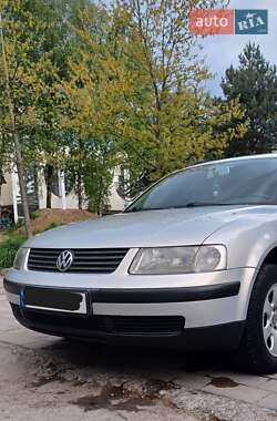 Універсал Volkswagen Passat 2000 в 