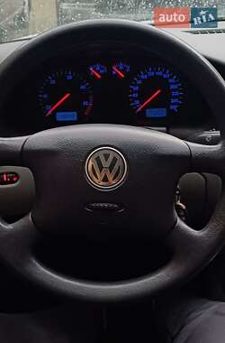 Універсал Volkswagen Passat 2000 в 